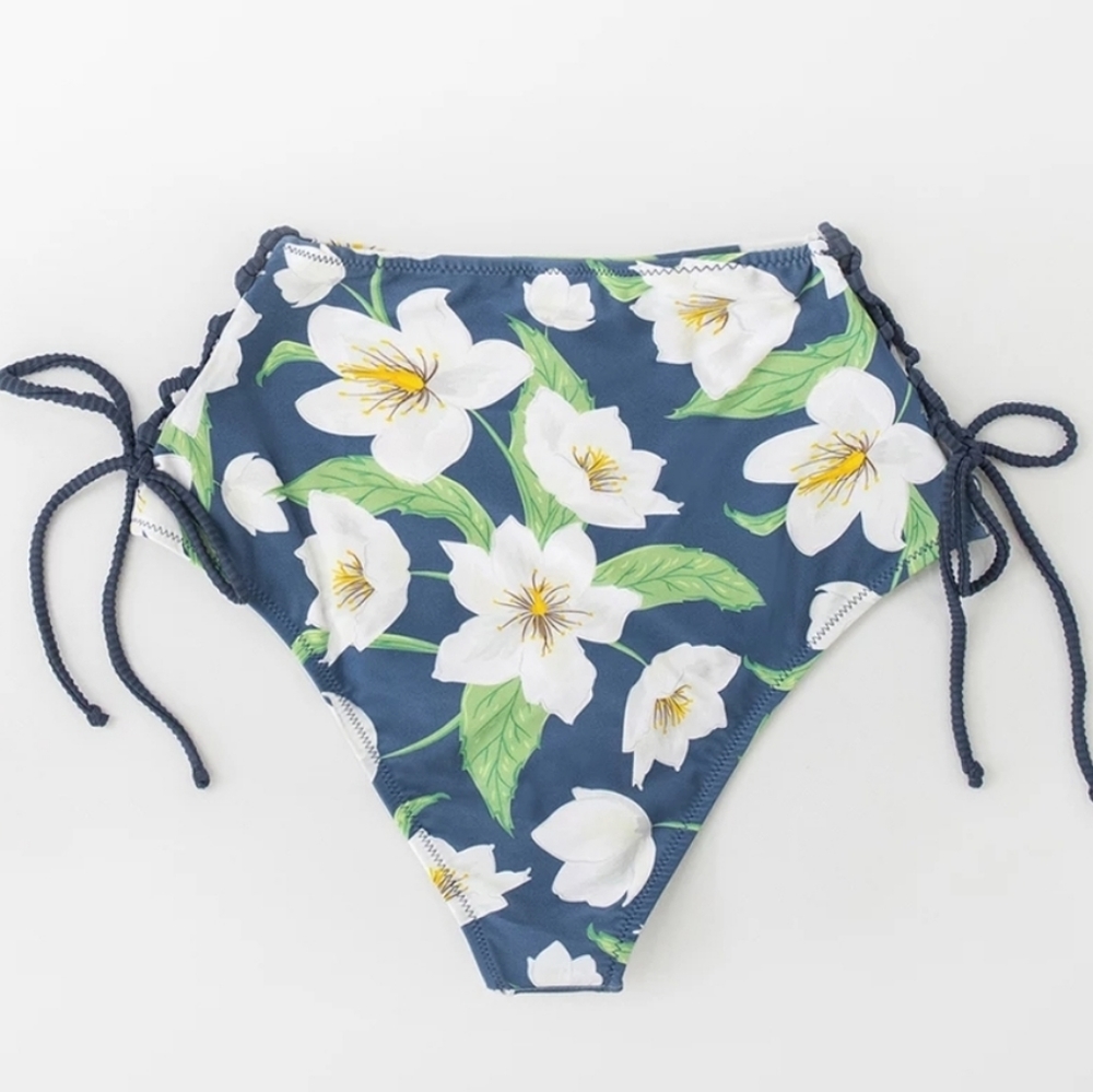 ❤IN STOCK ❤Floral Print Lace up Bikini Bottom - Picture 5 of 6